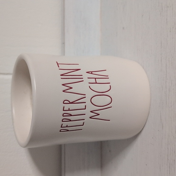 RAE DUNN PEPPERMINT MOCHA CANDLE - Picture 1 of 4